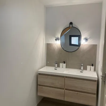 Semesterbostad Maison De Caractere Renovee Avec Terrain De Petanque