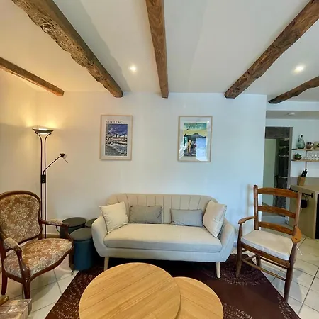 Semesterbostad Maison De Caractere Renovee Avec Terrain De Petanque